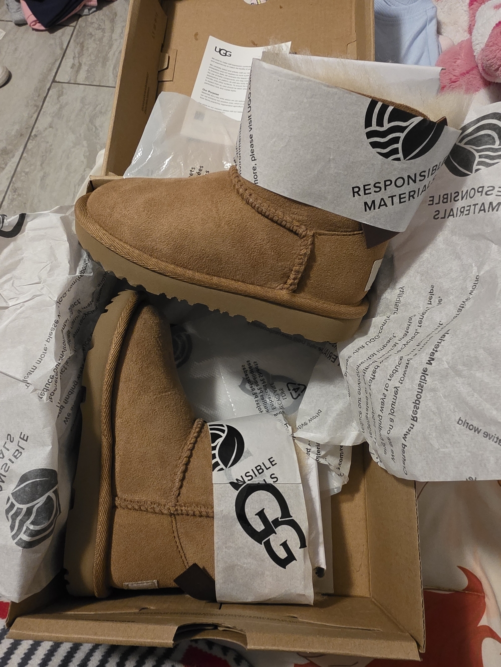 UGG Kids Mini Boot in Chestnut Brown